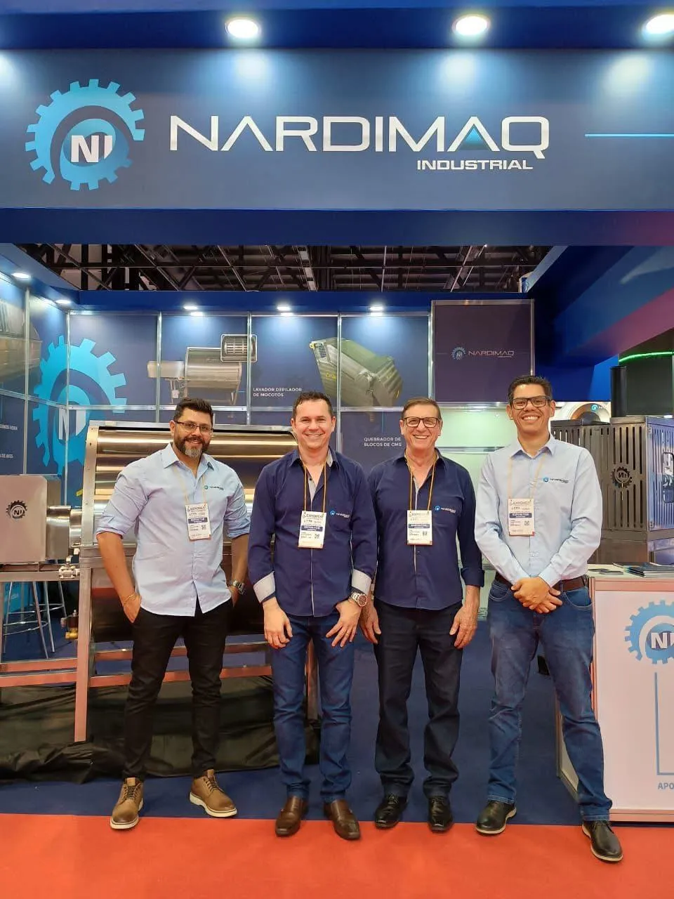 Equipe da Nardimaq no estande da empresa em feira do setor